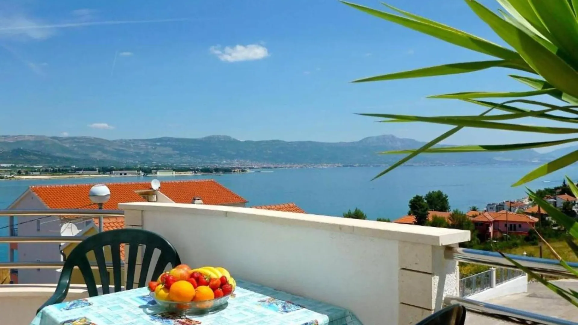 Beachfront Mastrinka Apartments With Sea View - Three Bedroom Apartment With Terrace And Sea View Trogir