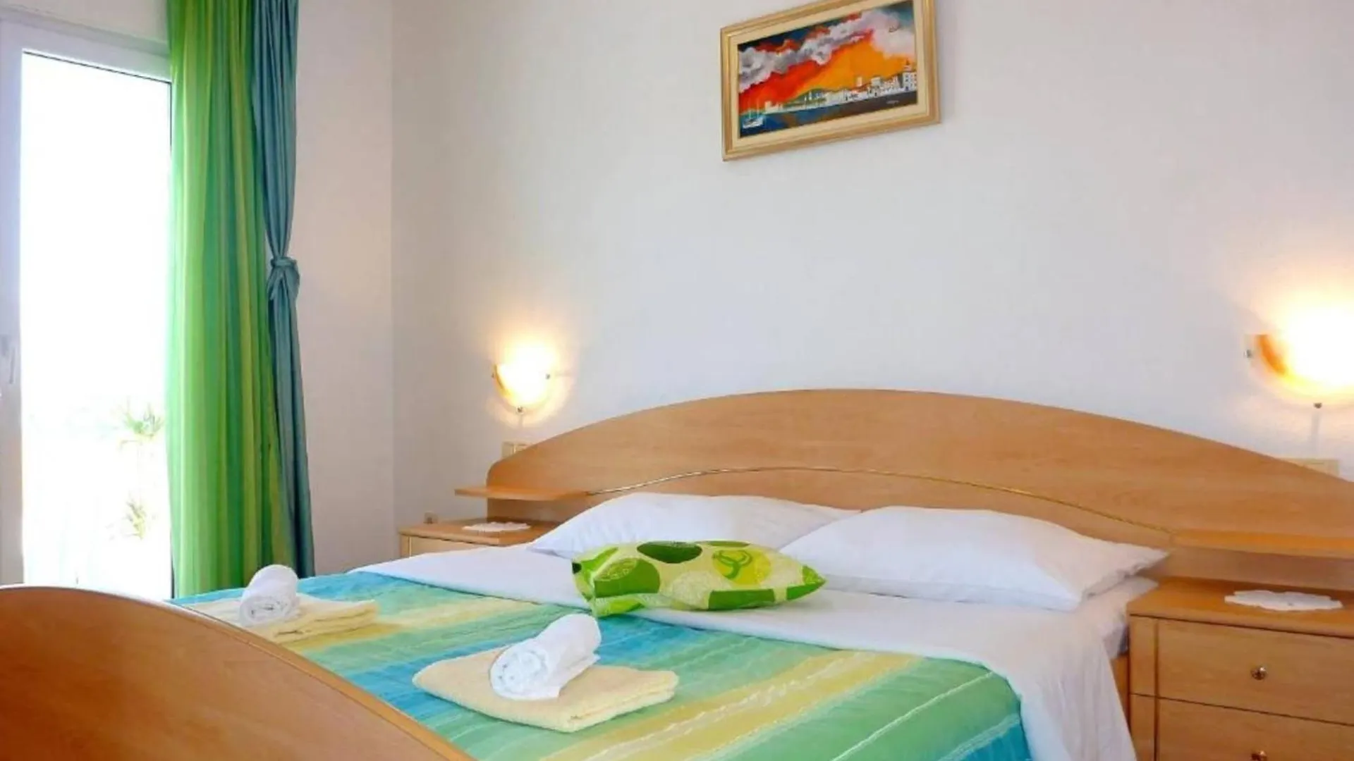 Beachfront Mastrinka Apartments With Sea View - Three Bedroom Apartment With Terrace And Sea View Trogir
