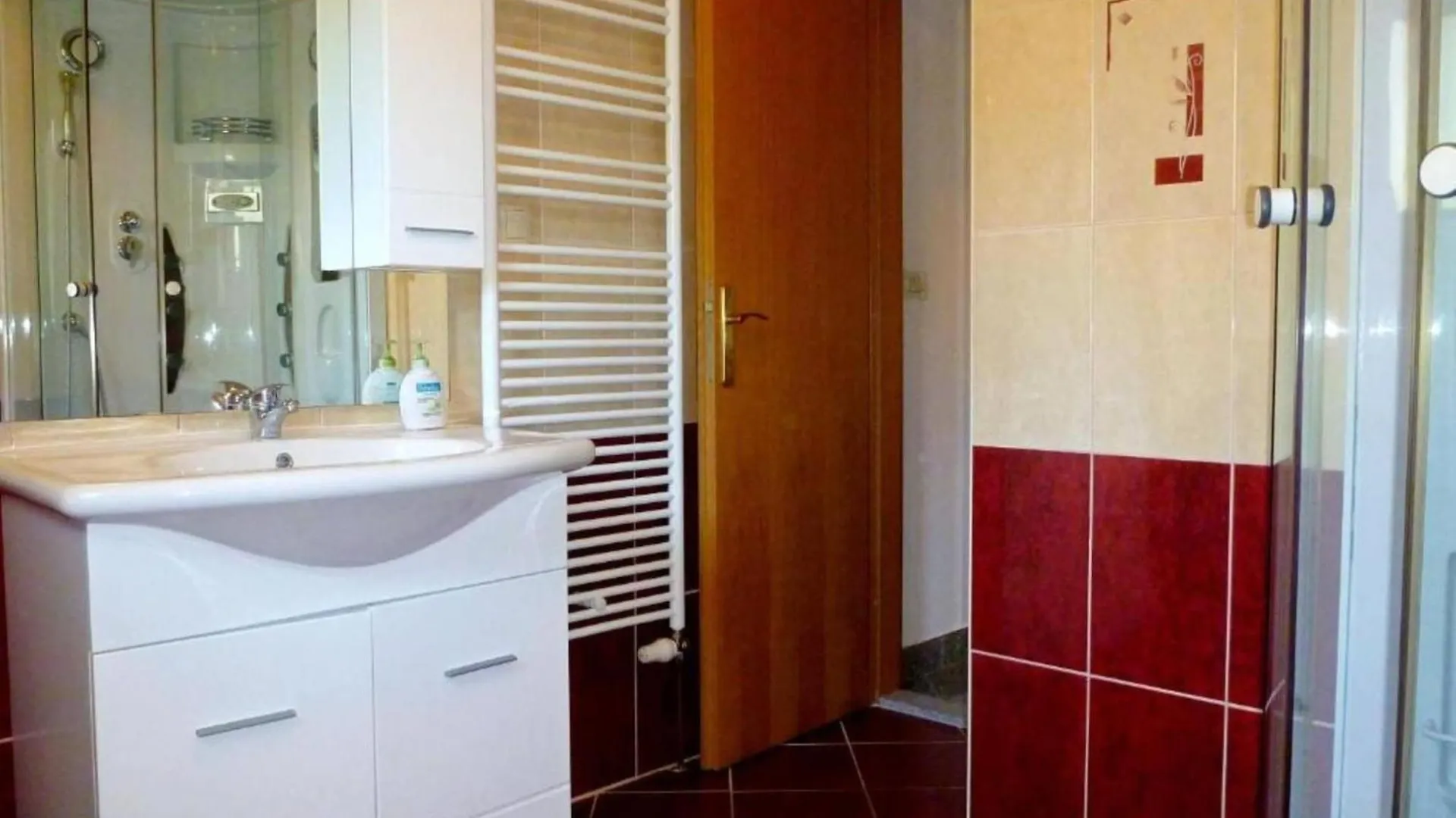 Beachfront Mastrinka Apartments With Sea View - Three Bedroom Apartment With Terrace And Sea View Trogir Kroatien